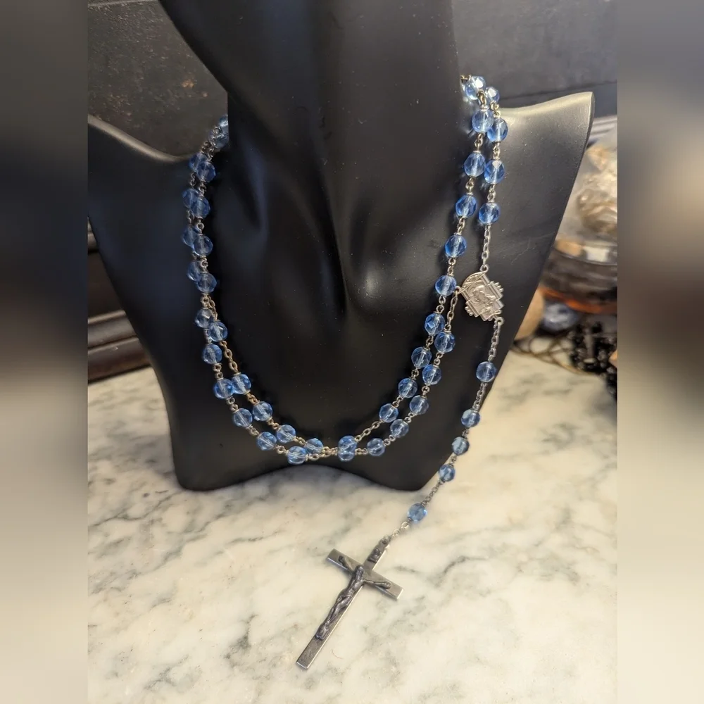 Rosary Beads Blue Silvertone Crucifix Well made Beautiful Italy Vintage
